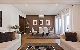 Central Apartment 127 By Saboia Collection
